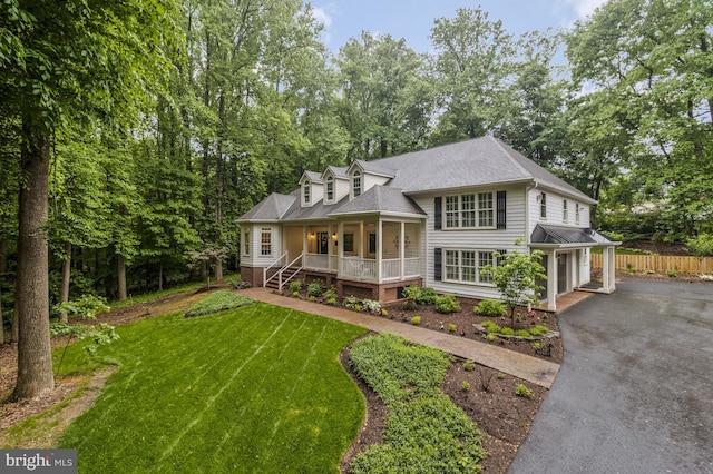 view of front of property featuring covered porch and a front yard