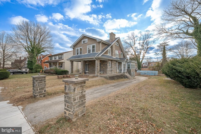 view of front facade with a front lawn