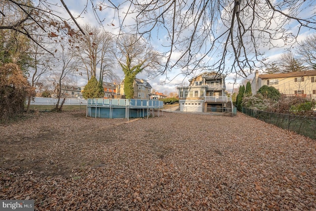 view of yard with a fenced in pool