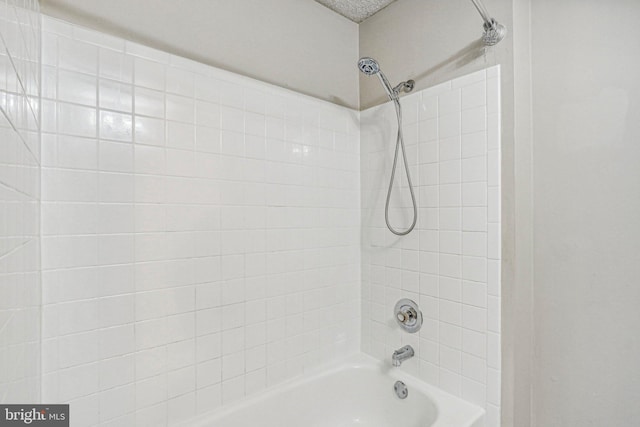 bathroom featuring tiled shower / bath