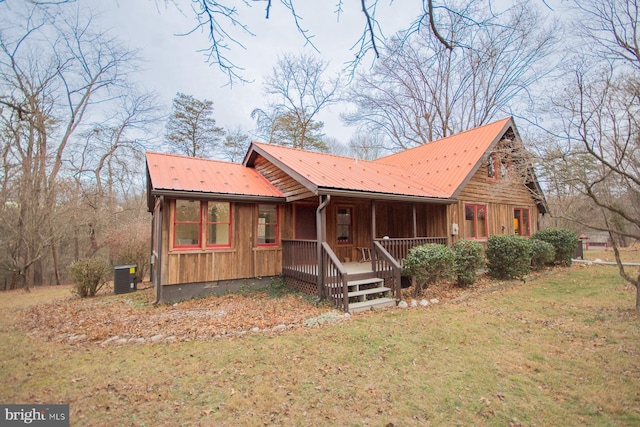 view of front of home with central AC unit and a front lawn