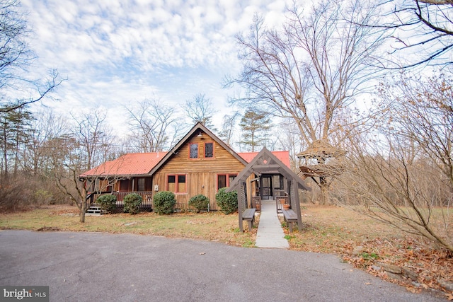 view of front of house featuring covered porch