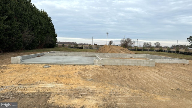 view of yard featuring a rural view