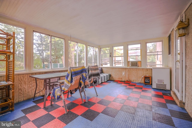 sunroom / solarium with cooling unit