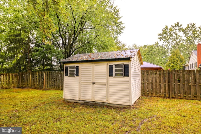 view of outdoor structure with a yard