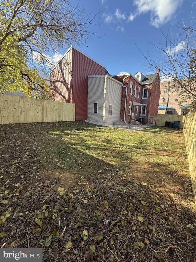 back of house featuring a yard