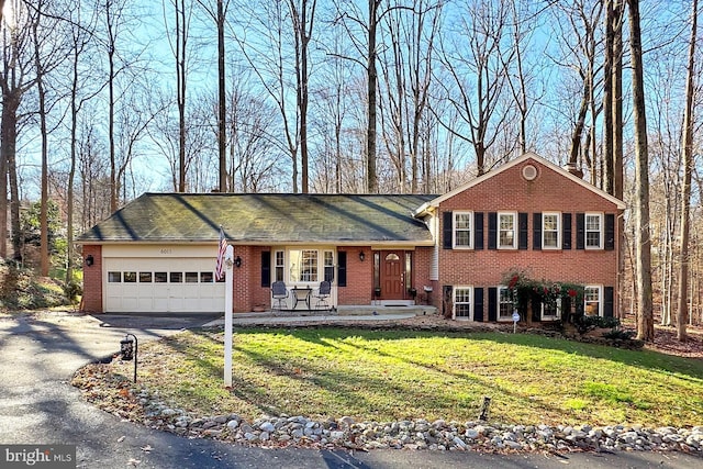 view of front of home featuring a garage and a front lawn