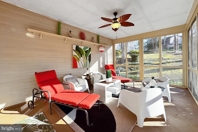 sunroom with ceiling fan