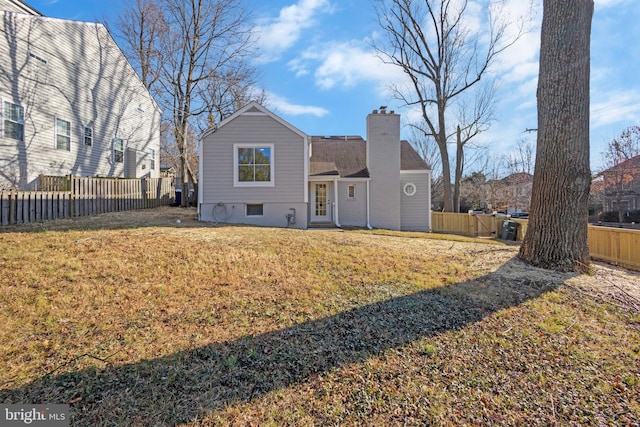 view of front of house with a front lawn