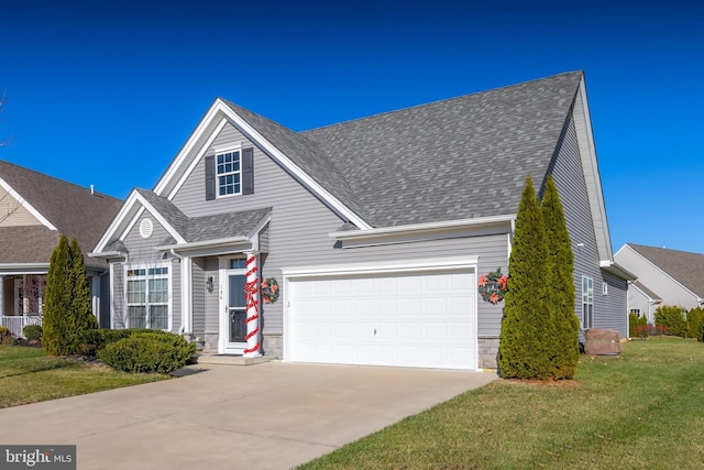 view of front of house featuring a front lawn