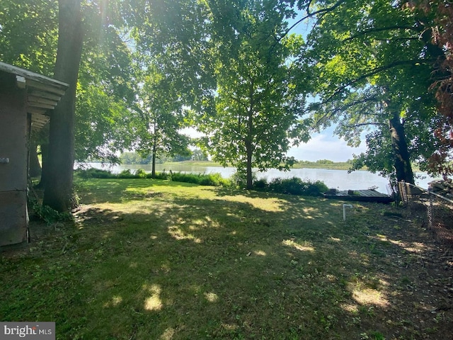 view of yard featuring a water view