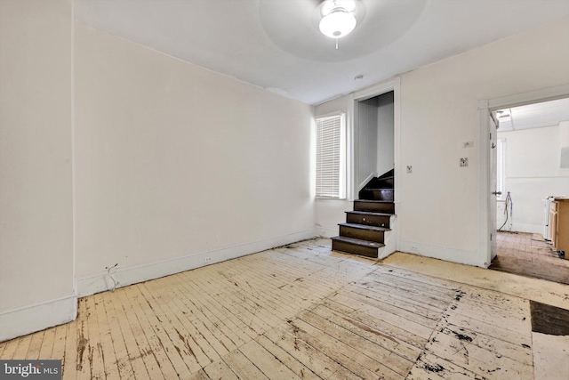 unfurnished room featuring light hardwood / wood-style floors and ceiling fan