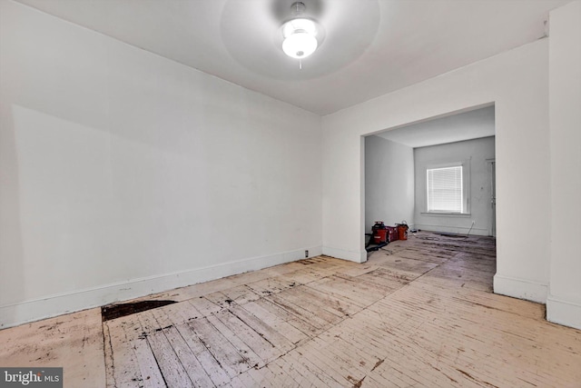 empty room with ceiling fan