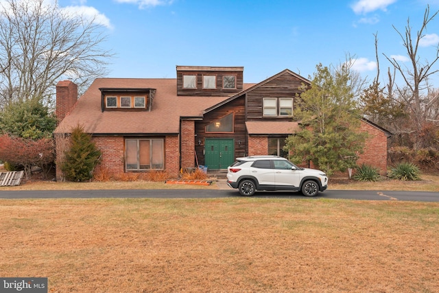 view of front of home with a front lawn