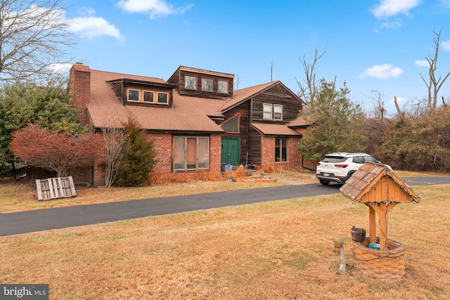 view of front of house with a front yard