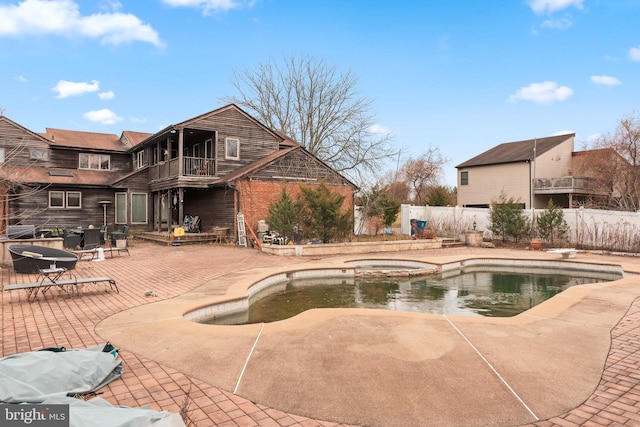 view of pool featuring an in ground hot tub, a patio, and a diving board