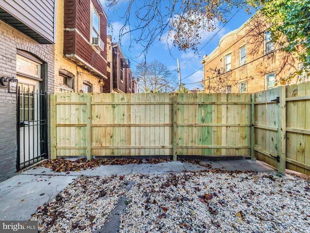 310 E 25th St, Baltimore, MD 21218 - view of yard