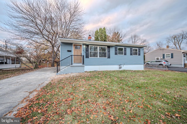 view of front of house with a front lawn