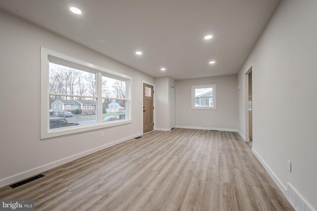 415 Tamara Cir, Newark, DE 19711 - unfurnished living room with light wood-style floors, recessed lighting, and baseboards
