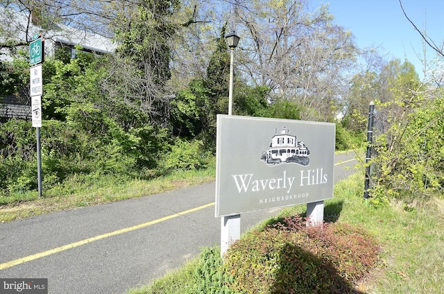 view of community / neighborhood sign