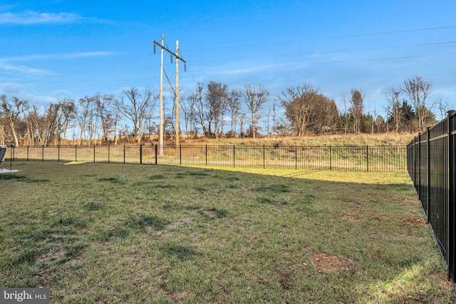 view of yard featuring a rural view