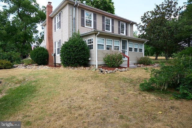 view of front of home with a front lawn