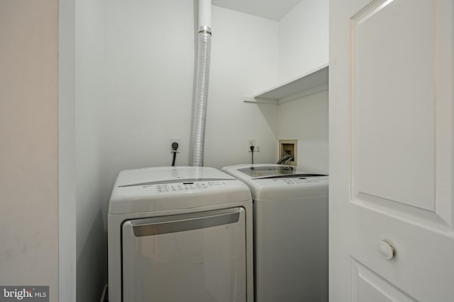 laundry room with washer and clothes dryer