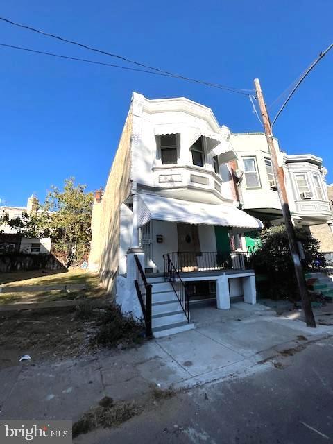 view of front of house with covered porch