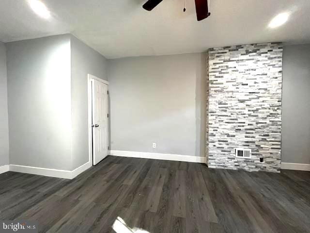 empty room featuring dark hardwood / wood-style floors and ceiling fan