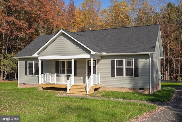 view of front of property featuring covered porch and a front lawn