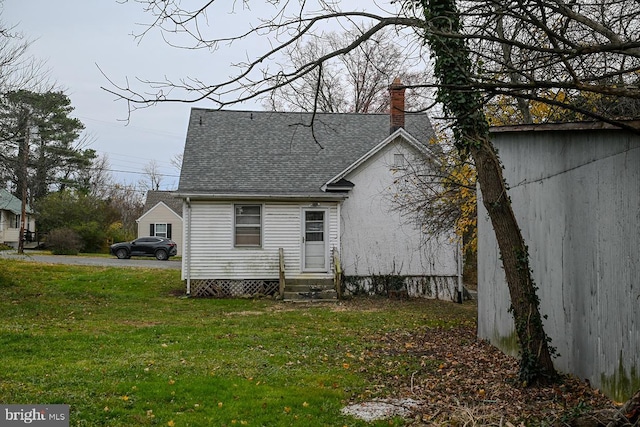 back of house featuring a yard