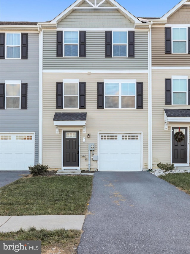 townhome / multi-family property featuring a garage