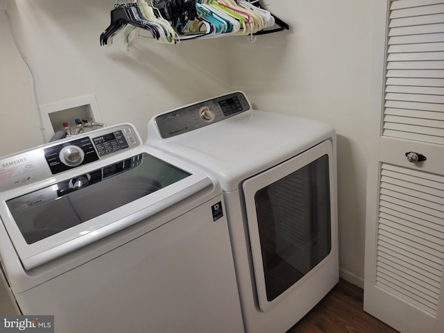 clothes washing area with dark hardwood / wood-style floors and independent washer and dryer