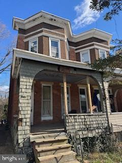 view of front facade with a porch