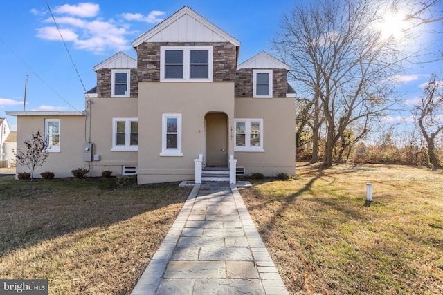 view of front of home featuring a front yard