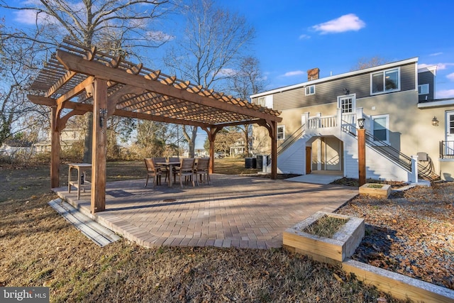 view of patio featuring a pergola