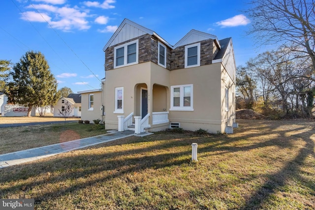 view of front of home with a front lawn