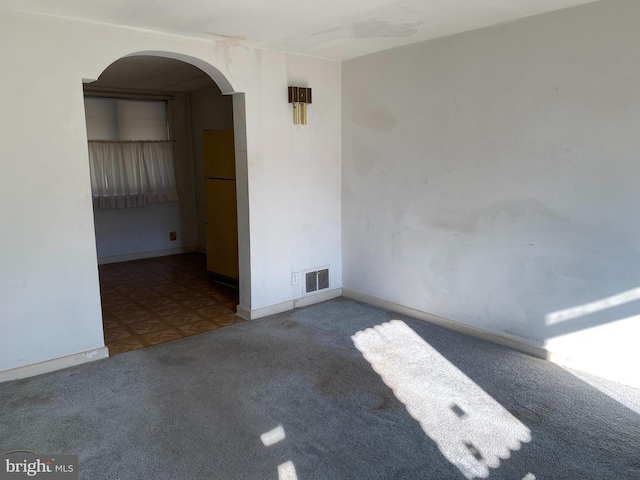 view of carpeted spare room