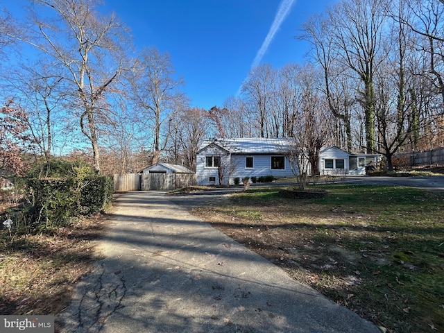 view of front of house featuring a front yard