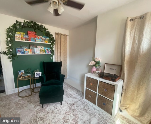 sitting room with ceiling fan