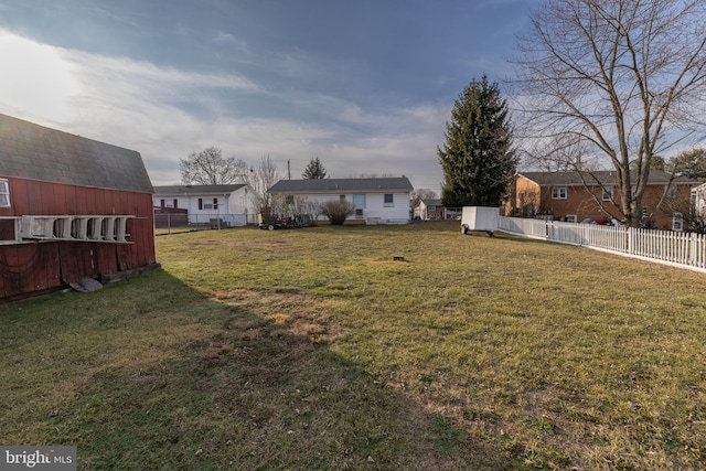 view of yard featuring an outdoor structure