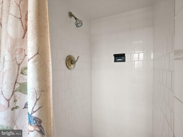 bathroom with a tile shower