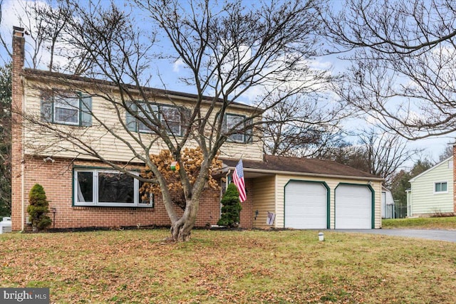 view of front facade with a garage and a front yard