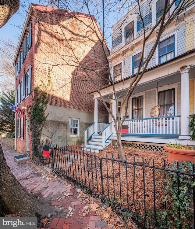 view of front of property featuring covered porch