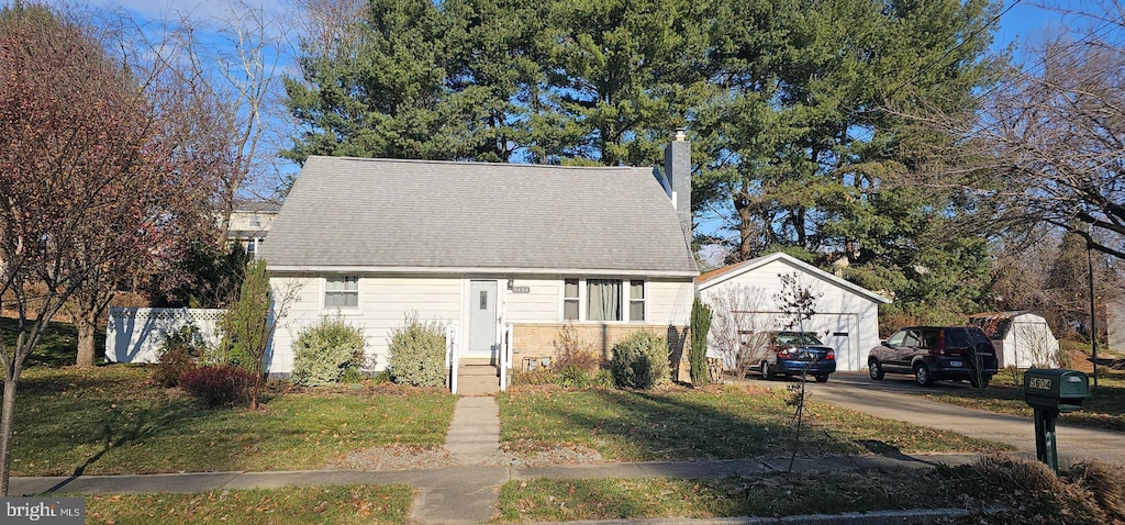 view of front of property featuring a front yard