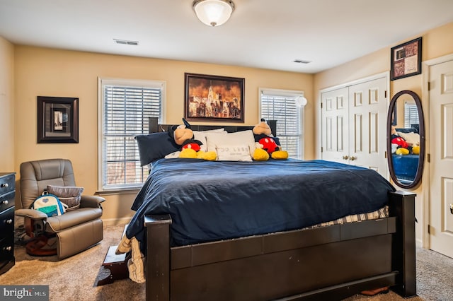 bedroom featuring carpet flooring and a closet