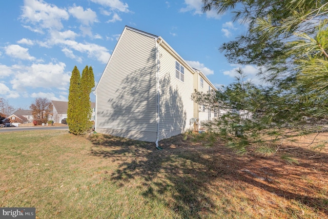 view of side of property featuring a yard