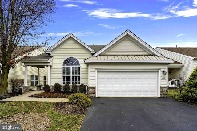 view of front facade featuring a garage