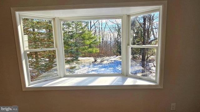 entryway featuring a healthy amount of sunlight