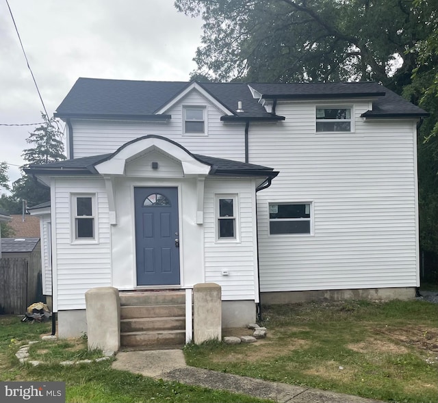 view of front of house featuring a front yard